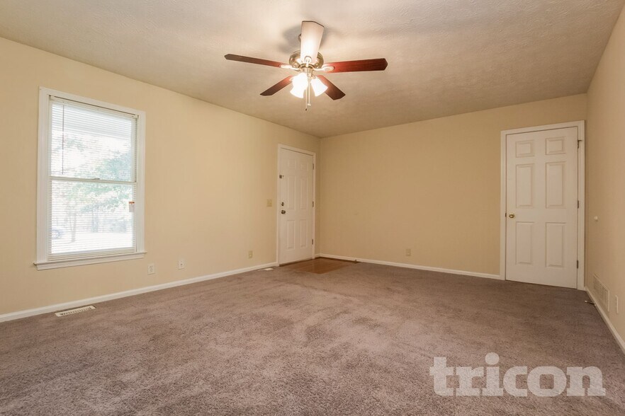 Building Photo - 252 Elizabeth Dr