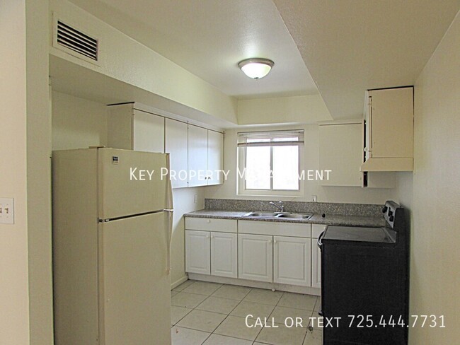 Building Photo - 2 BEDROOM 1 BATH UNIT NEAR THE STRATOSPHER...