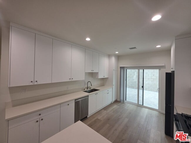 Building Photo - 6748 Ben Ave