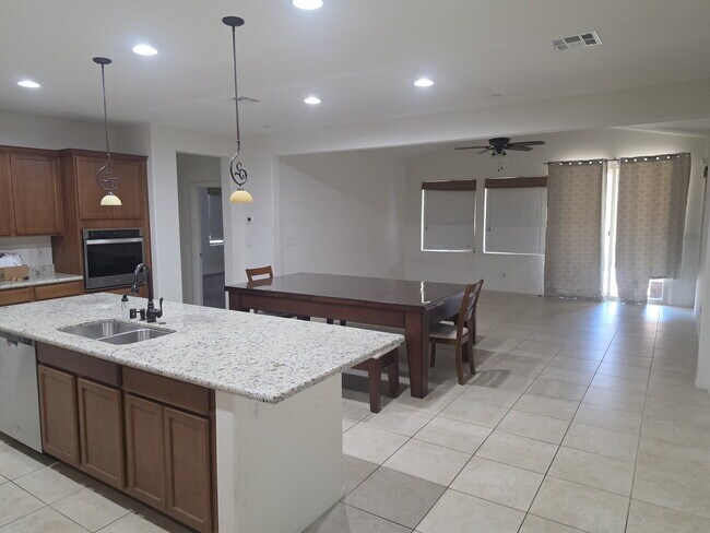 Building Photo - 4 Bedrooms PLUS loft and office/den in Cadence!