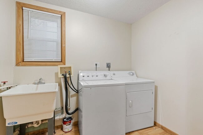 Building Photo - Modern 2-Bedroom Apartment in Hale with Fireplace, Soaking Tub & Premium Amenities