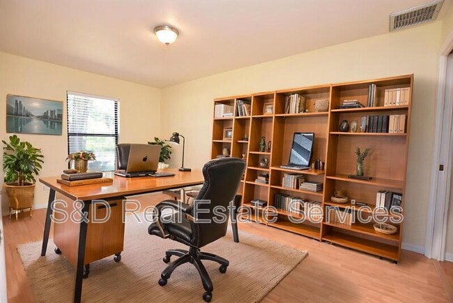 Building Photo - 1715 High Point Dr