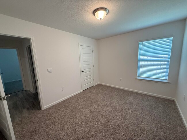 Building Photo - 225 Gray Owl Dr