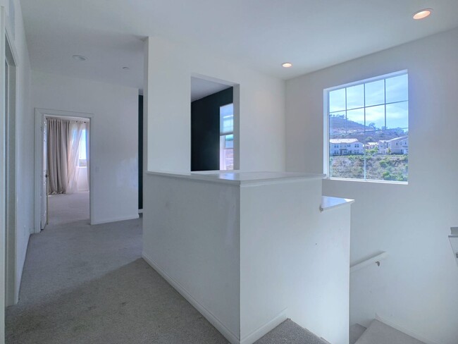 Building Photo - Fully Remodeled 3bed/2.5bath House.
