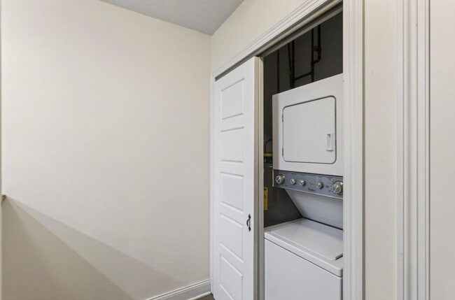 Building Photo - Newly Remodeled 2Bed 1Bath Townhome in Prior Lake!