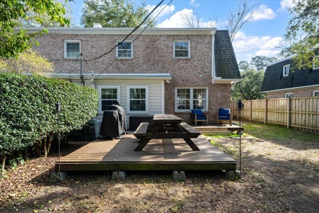 Building Photo - 537 Braxton Ave