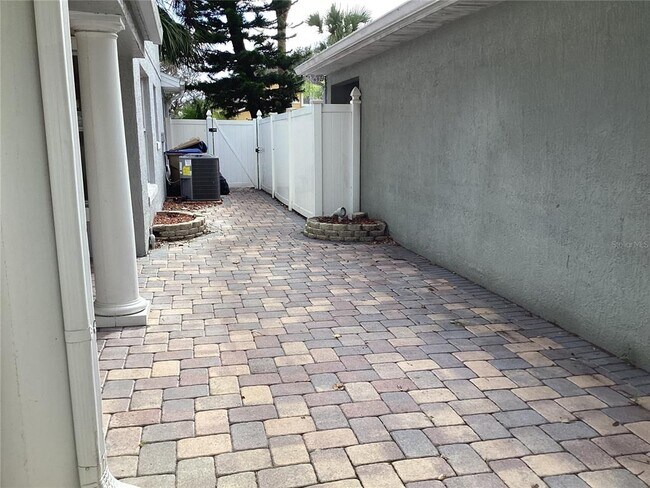 Building Photo - 3291 Brewster Dr