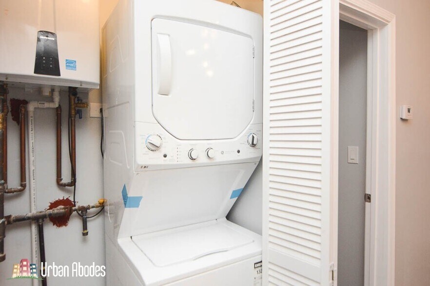 Building Photo - 3301 N Harding Ave