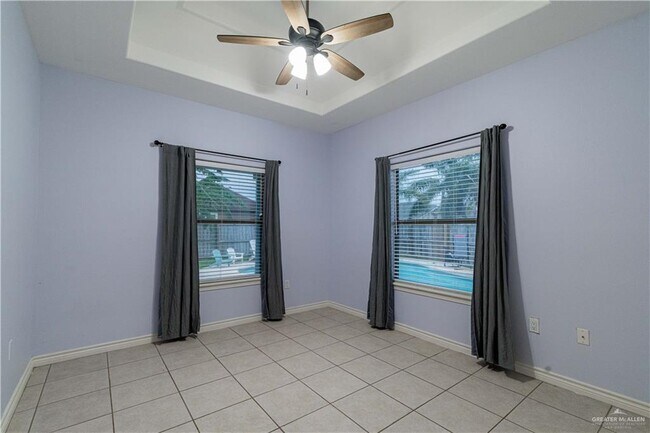 Building Photo - 824 Pine Lake Cir