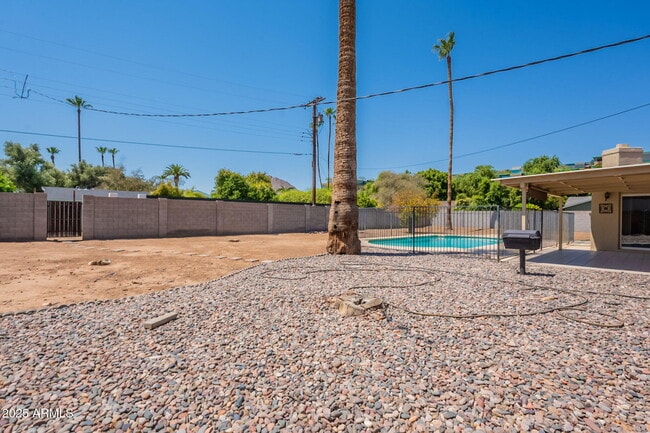 Building Photo - 6839 E Montecito Ave