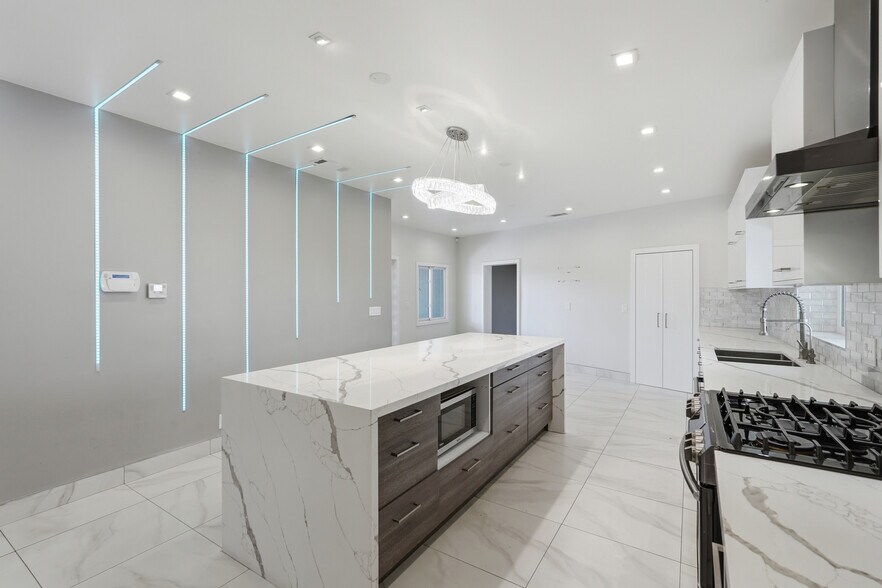 Building Photo - 8647 Corbin Ave