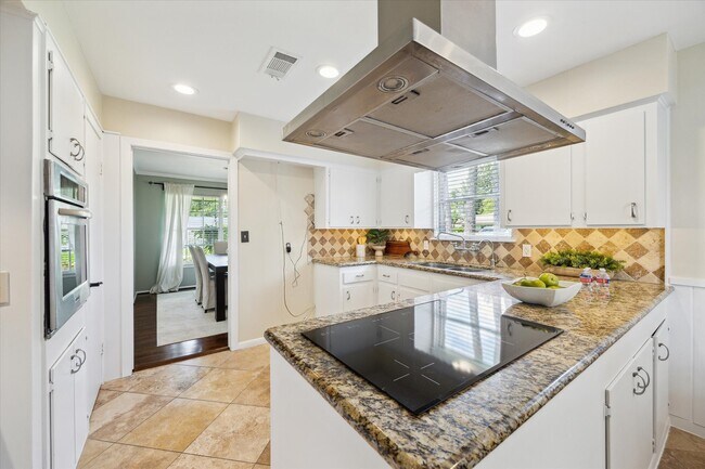 Building Photo - 9222 Bronco Dr
