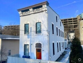 Building Photo - 132 Winkler St