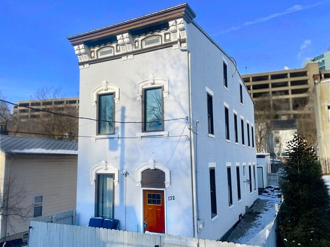 Primary Photo - 132 Winkler St