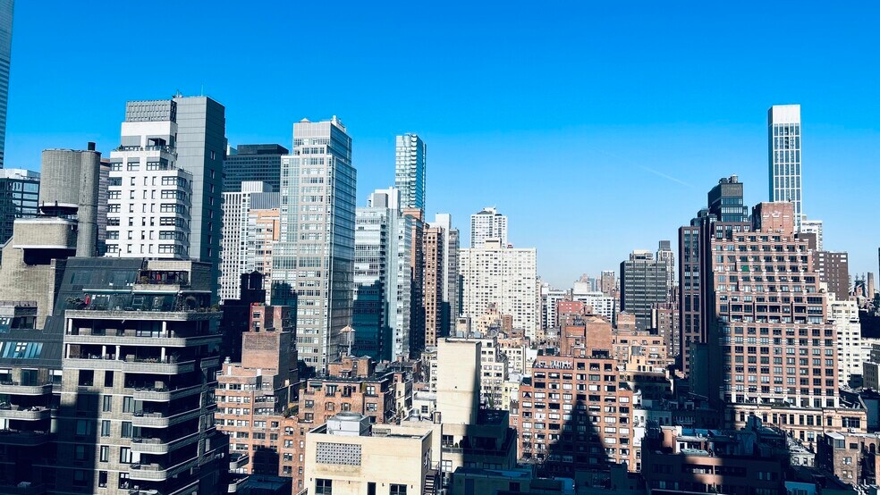 Building Photo - 100 United Nations Plaza