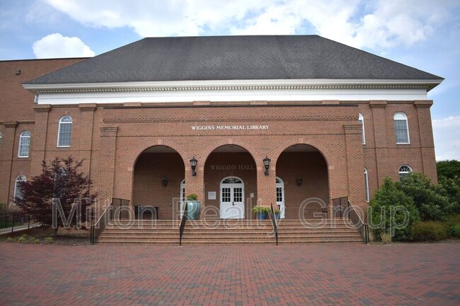 Building Photo - University Park Apartments