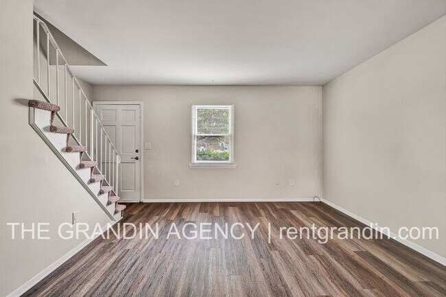 Building Photo - 2163 Mulberry St