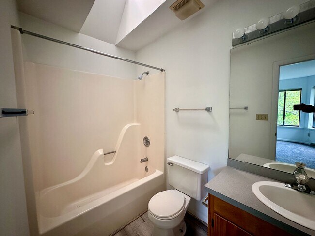 Building Photo - 1209 Chatham Ridge