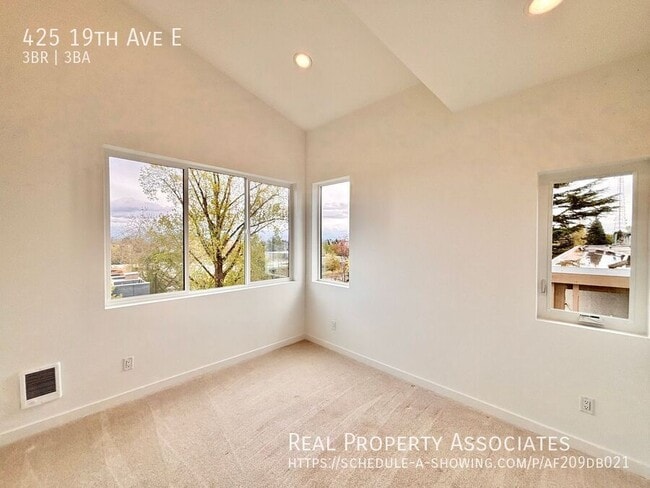 Building Photo - 425 19th Ave E