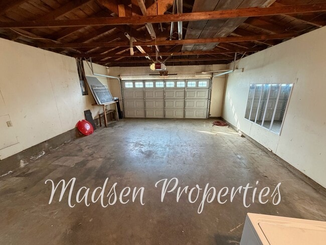 Building Photo - 784 Flag Creek Rd