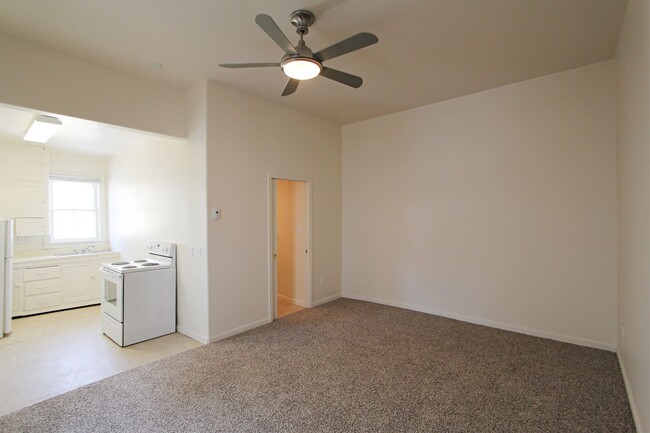 Primary Photo - 1001 Cooper Ave