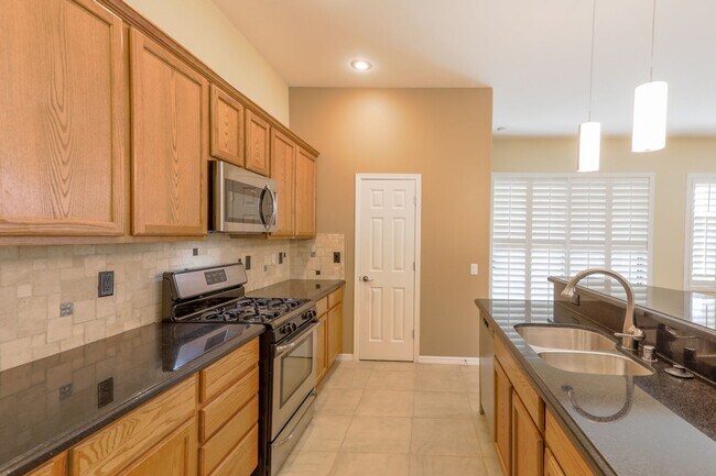 Building Photo - Anthem Country Club Beauty w/ Casita