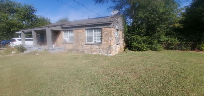 Building Photo - Handicap Accessible 2 bd, 2 ba - Beautiful...