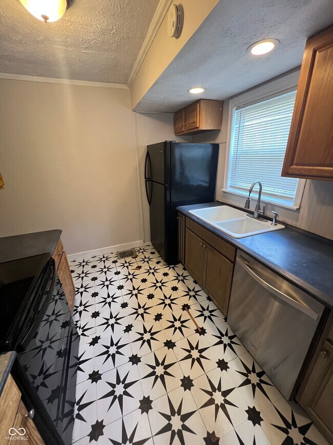 Building Photo - 6967 N College Ave