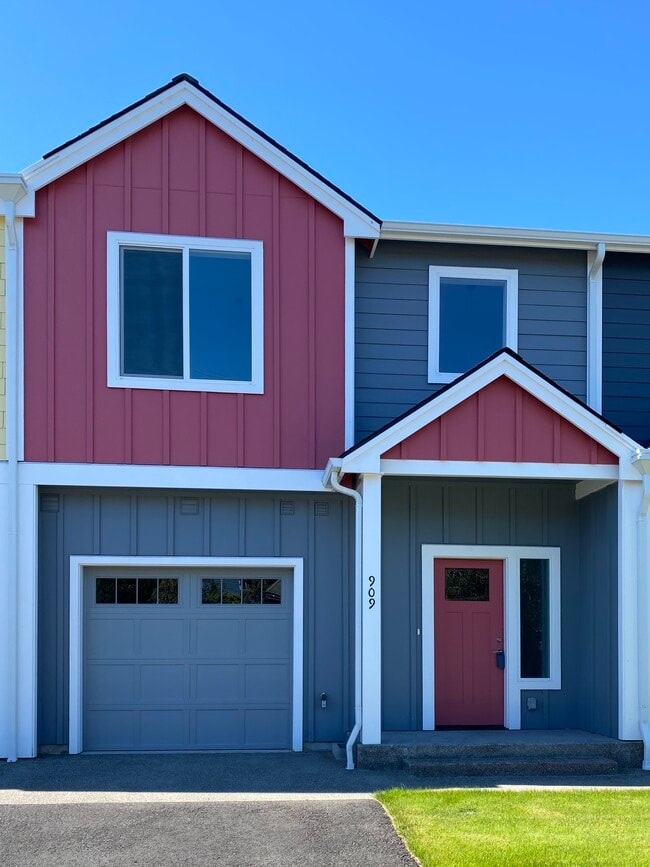 Building Photo - Townhouse 909