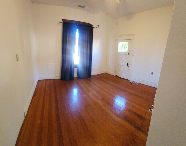 Building Photo - Islay Street  770-774