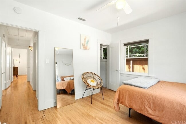 Building Photo - 327 W Malvern Ave