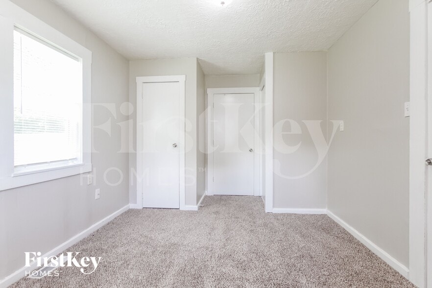 Building Photo - 2752 S Rybolt Ave