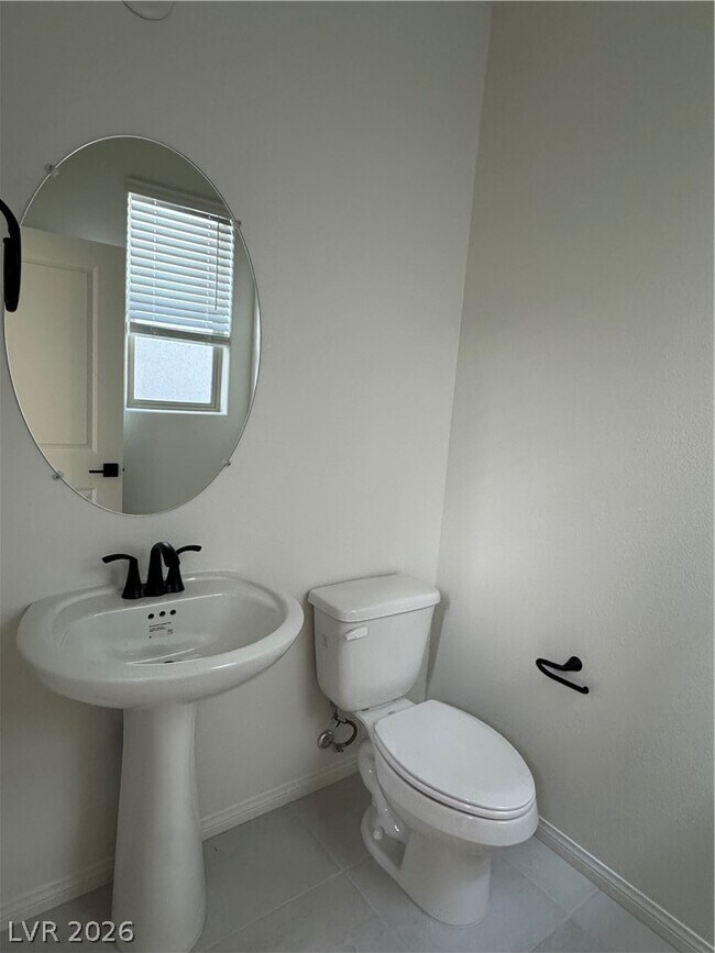 Building Photo - 1505 Little Penguin St