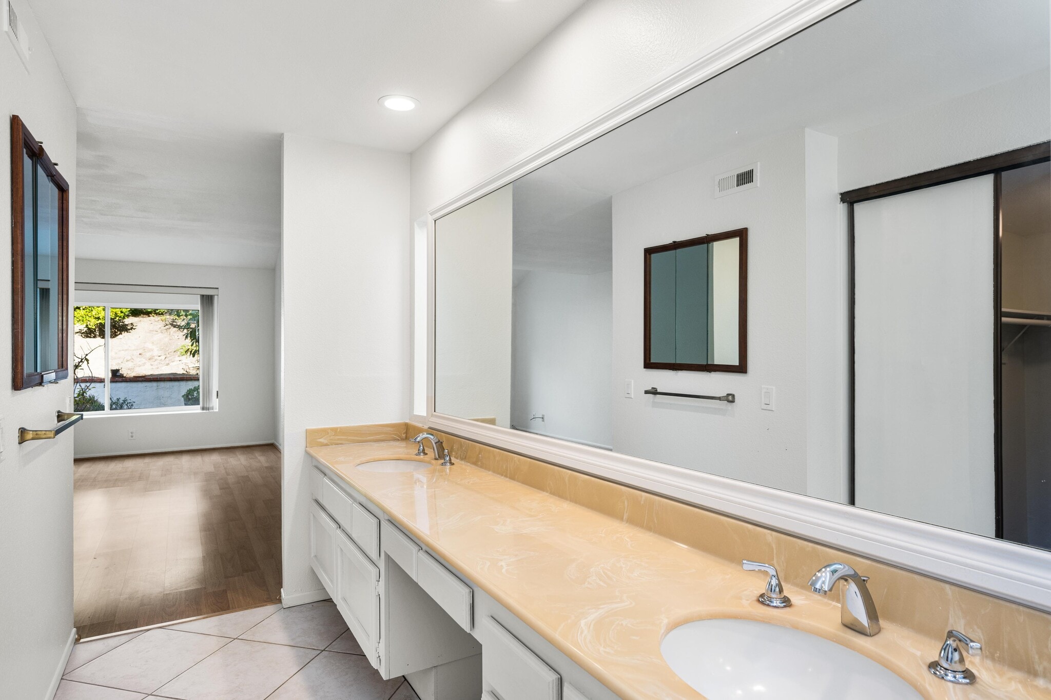 Building Photo - 24681 Creekview Dr