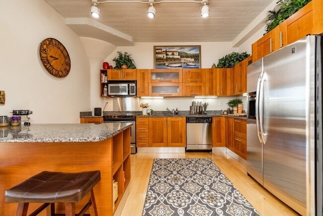 Building Photo - 210 South St