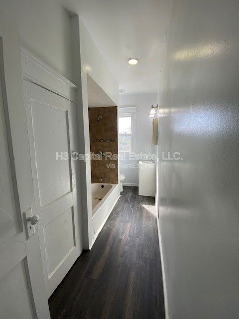 Building Photo - 2458 Benton St