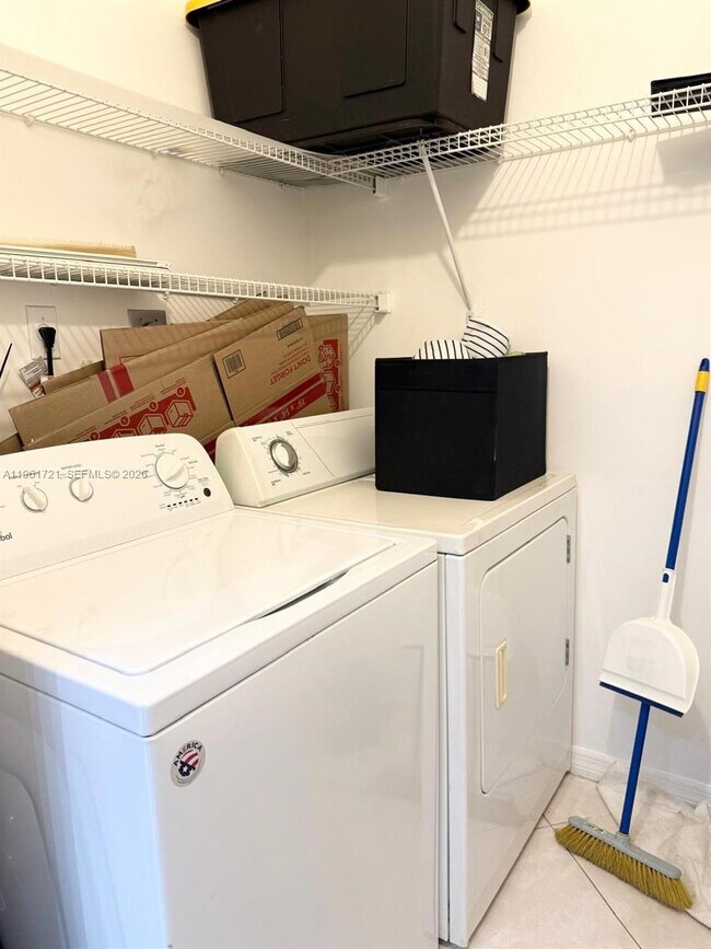 Building Photo - 19501 E Country Club Dr