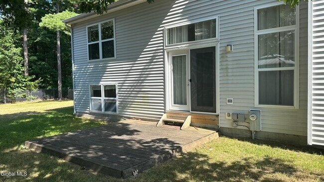 Building Photo - 21 Skylark Dr