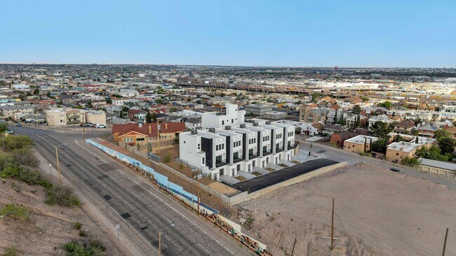 Building Photo - 1519 Golden Hill Terrace
