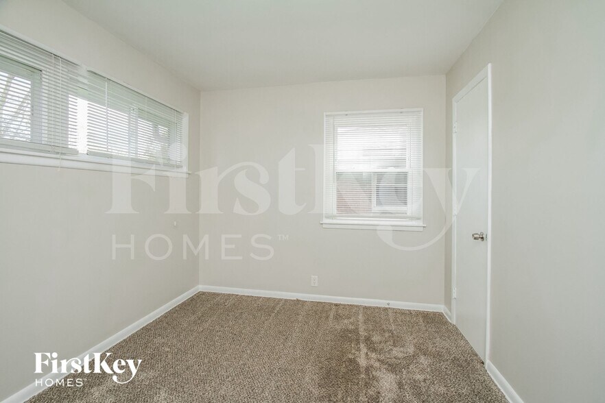 Building Photo - 326 Clyde Ave