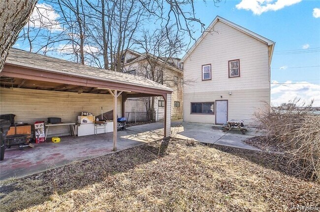 Building Photo - 2877 Niagara St