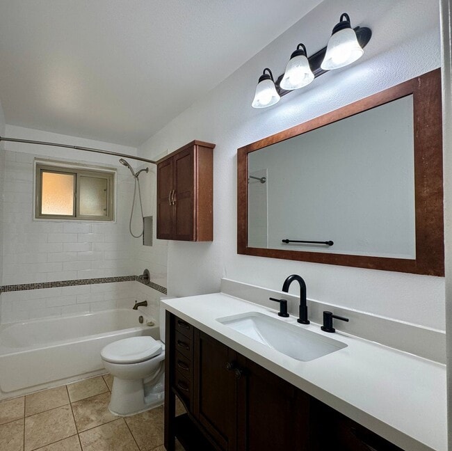 Building Photo - Spacious 4 bedroom home in Westminster! Av...