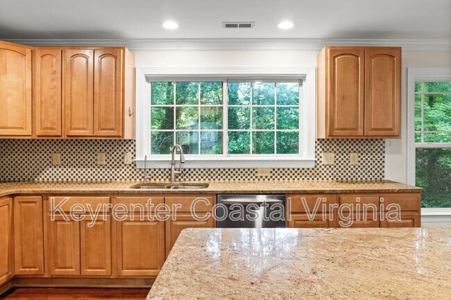 Building Photo - 40 Normandy Ln