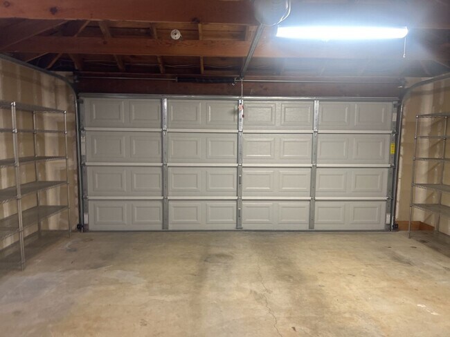 Building Photo - 2149 Woodcrest Ct