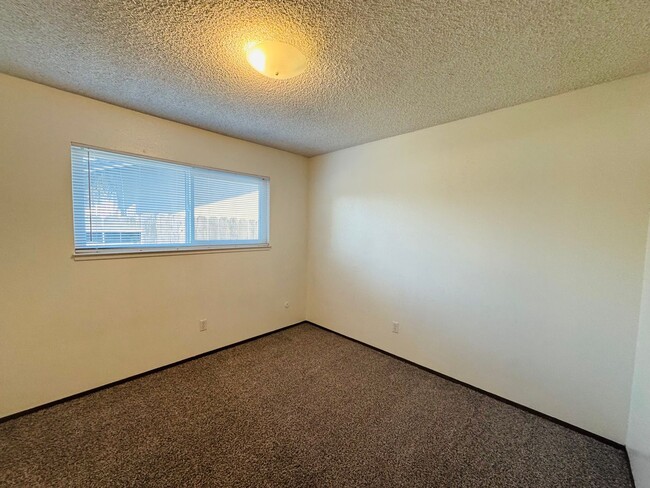 Building Photo - Location, Location  -  3 Bedroom, 2 Bath H...