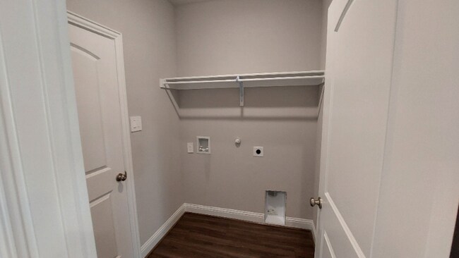 Building Photo - 1425 Waverley Dr