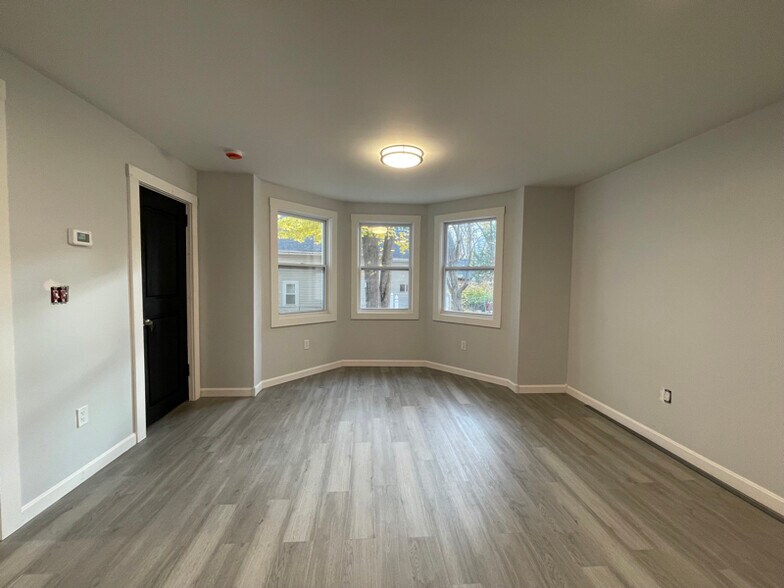 Building Photo - 25 High St