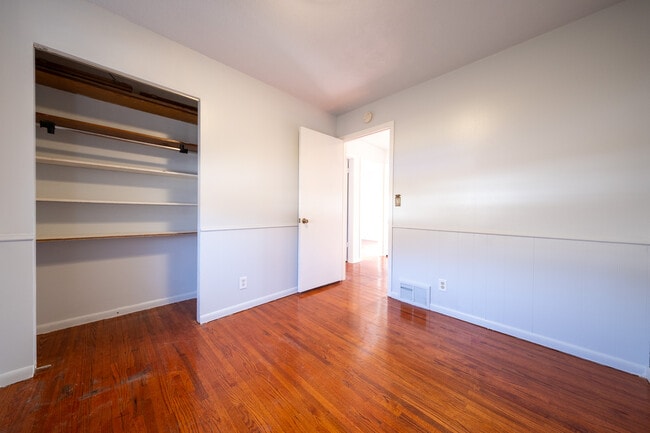 Building Photo - 445 Walnut Ln