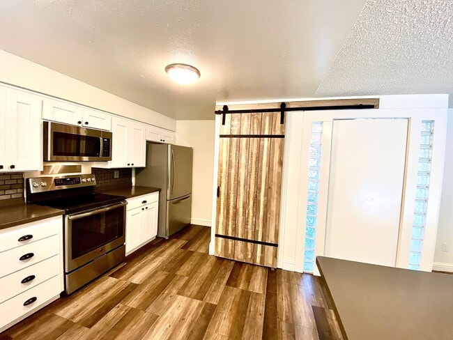 Building Photo - Lovely Highlands Home w/a View Available 7...