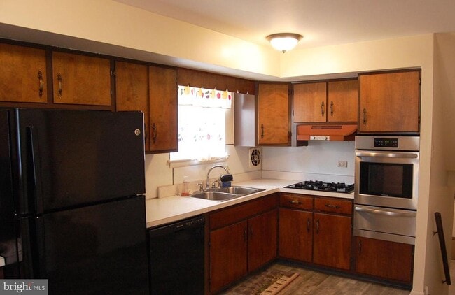 Building Photo - 979 Glasgow St